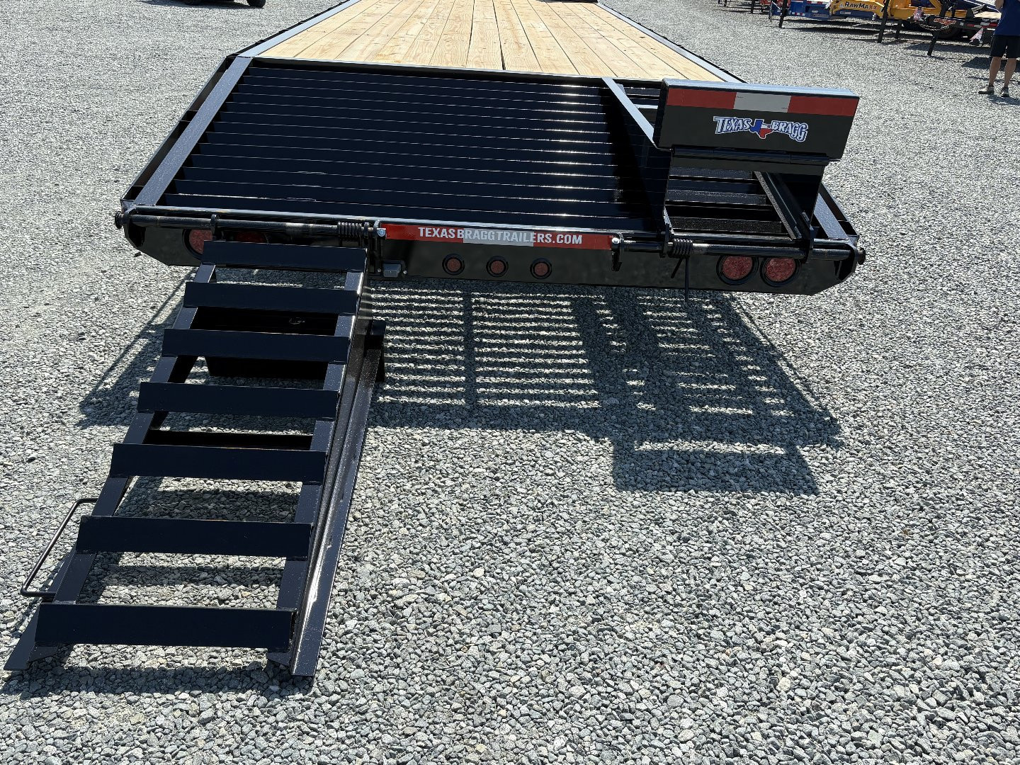New 2024 Texas Bragg Trailers GN 20+5 14K Flatbed Trailer