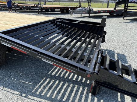 New 2024 Texas Bragg Trailers GN 20+5 14K Flatbed Trailer