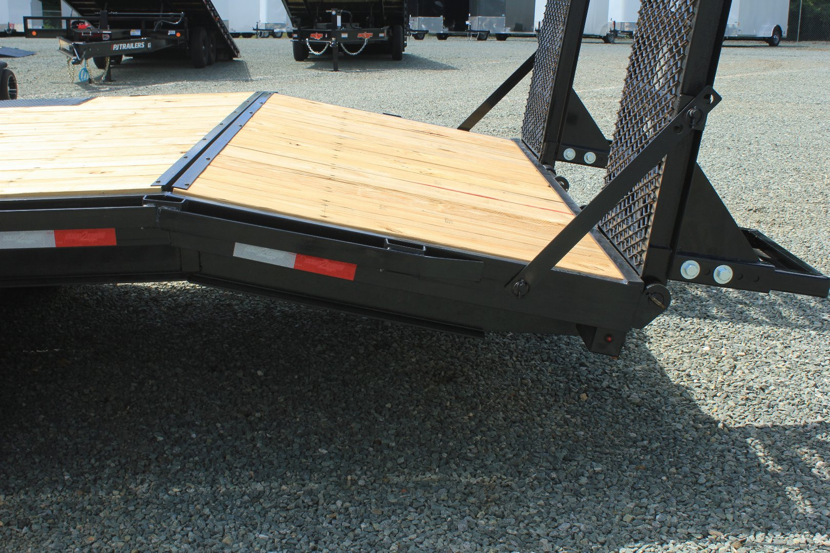 New 2025 DOWN 2 EARTH TRAILERS 26ft 17.5K w/ Fold Up Ramps Deckover Trailer