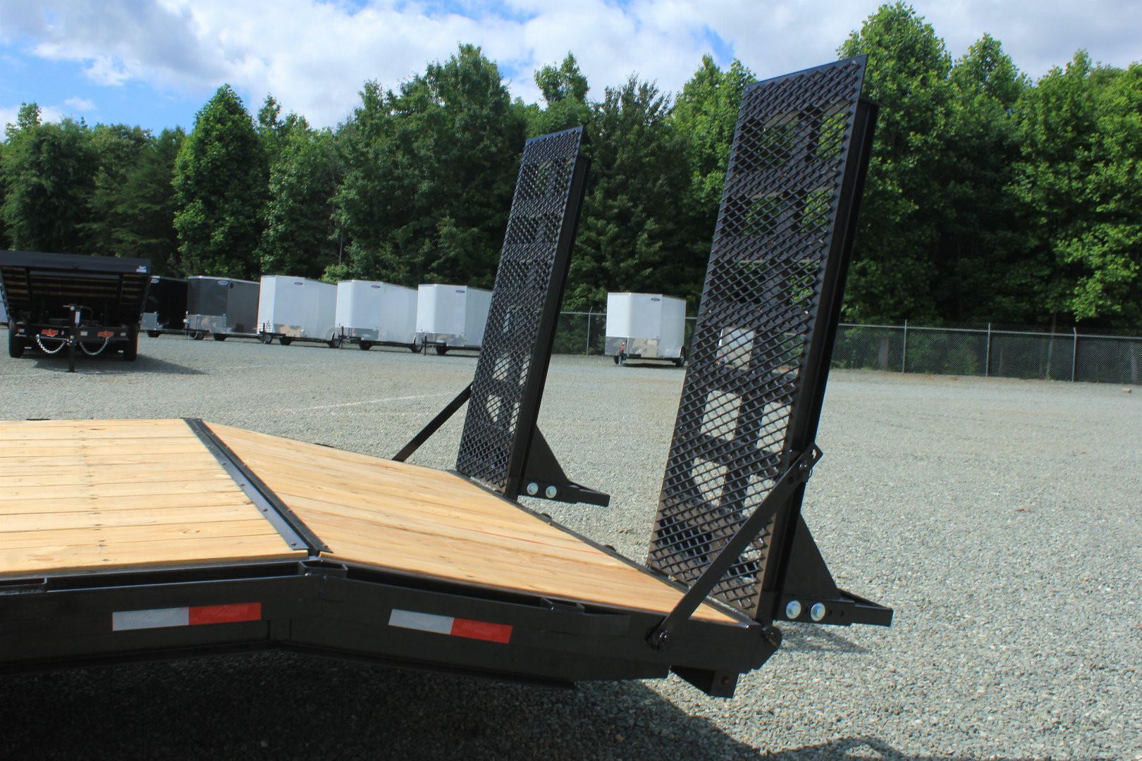 New 2025 DOWN 2 EARTH TRAILERS 26ft 17.5K w/ Fold Up Ramps Deckover Trailer