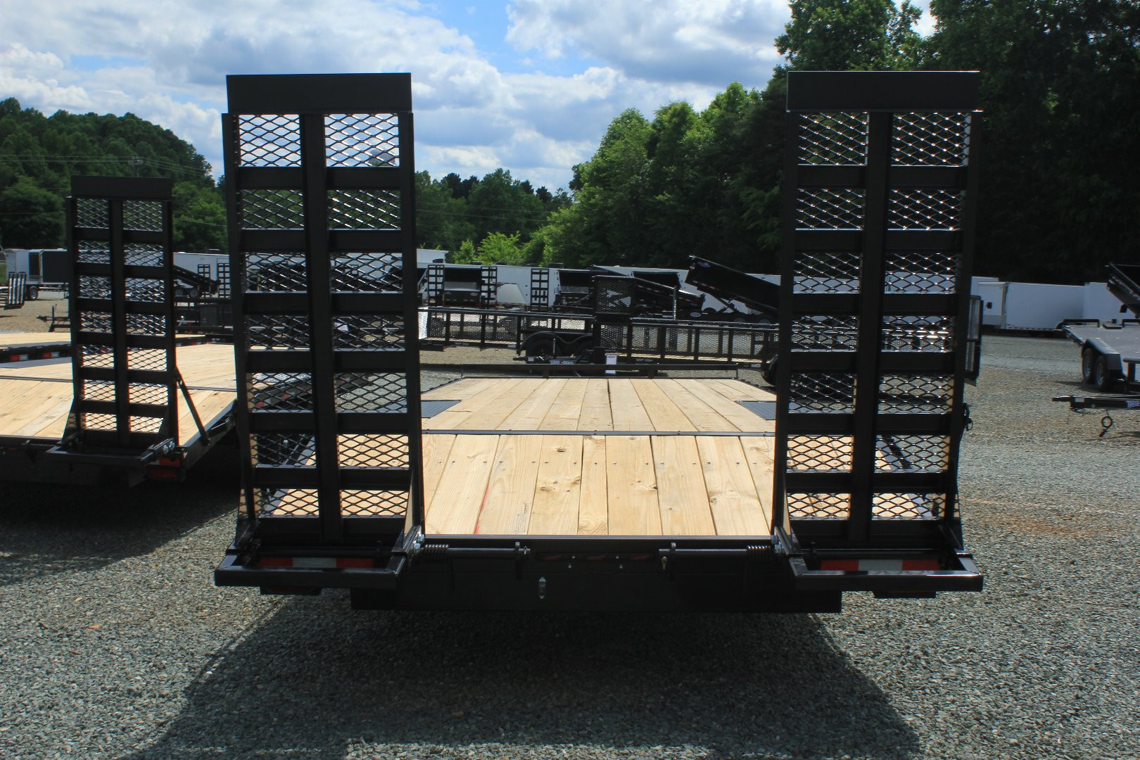 New 2025 DOWN 2 EARTH TRAILERS 26ft 17.5K w/ Fold Up Ramps Deckover Trailer