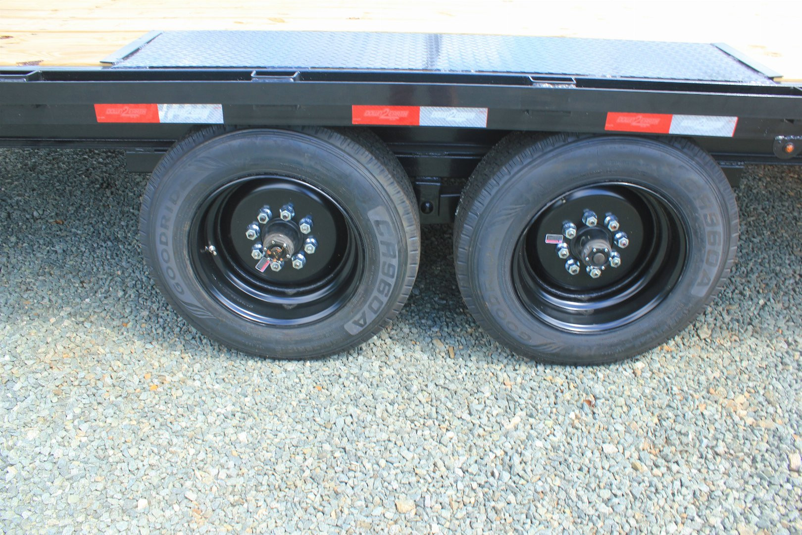 New 2025 DOWN 2 EARTH TRAILERS 26ft 17.5K w/ Fold Up Ramps Deckover Trailer