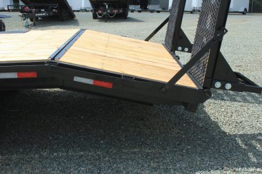 New 2025 DOWN 2 EARTH TRAILERS 26ft 17.5K w/ Fold Up Ramps Deckover Trailer