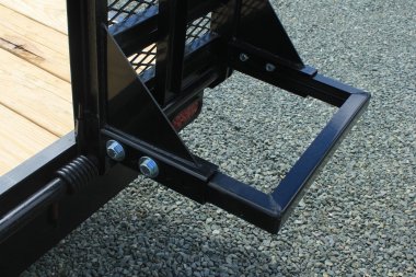 New 2025 DOWN 2 EARTH TRAILERS 26ft 17.5K w/ Fold Up Ramps Deckover Trailer