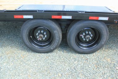 New 2025 DOWN 2 EARTH TRAILERS 26ft 17.5K w/ Fold Up Ramps Deckover Trailer