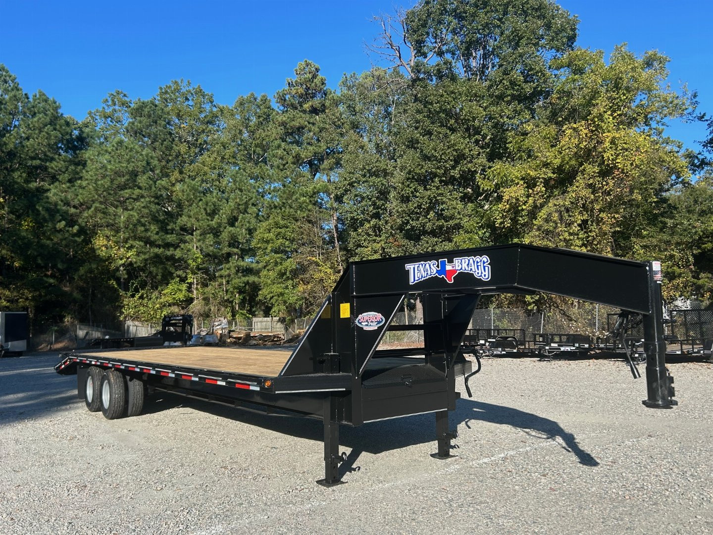 New 2025 TEXAS BRAGG TRAILERS GN 25+5 20K Flatbed Trailer