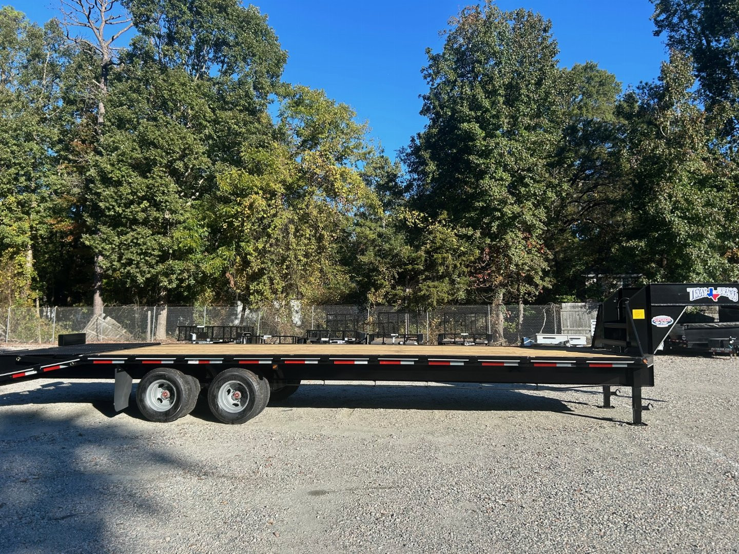 New 2025 TEXAS BRAGG TRAILERS GN 25+5 20K Flatbed Trailer