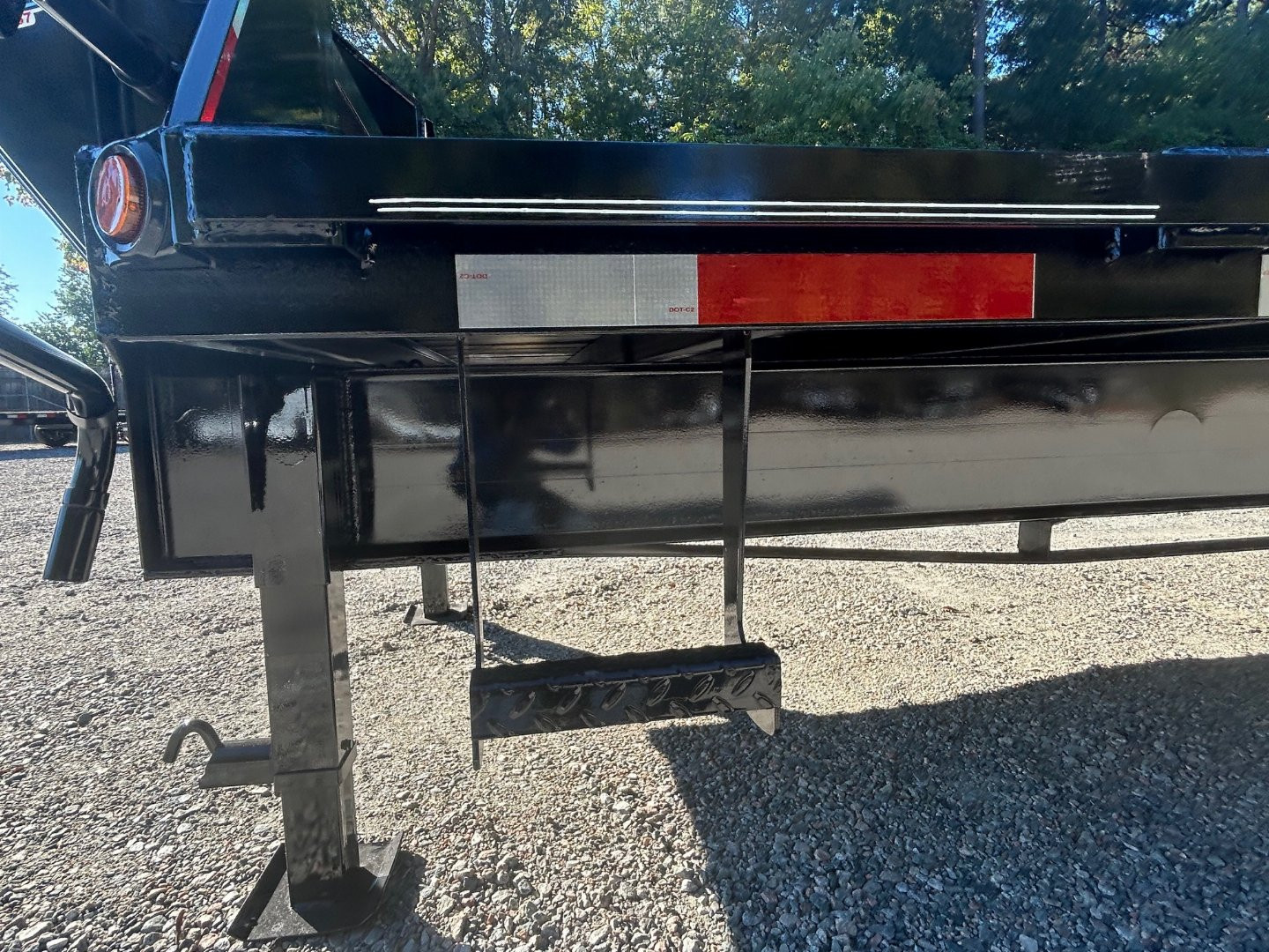 New 2025 TEXAS BRAGG TRAILERS GN 25+5 20K Flatbed Trailer