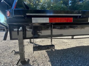 New 2025 TEXAS BRAGG TRAILERS GN 25+5 20K Flatbed Trailer