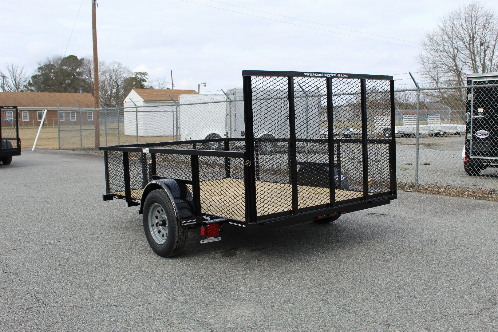 New 2024 TEXAS BRAGG TRAILERS 6x10LD w/ Gate and 2ft Expanded Sides Utility Trailer