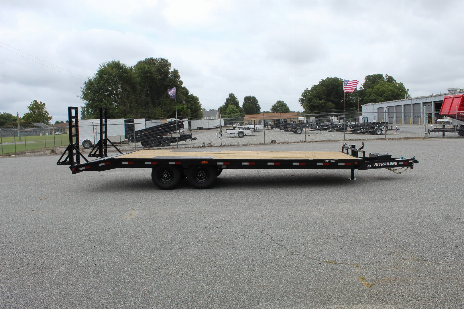 New 2025 PJ TRAILERS 24ft F8 14K w/ Fold Up Ramps Deckover Trailer