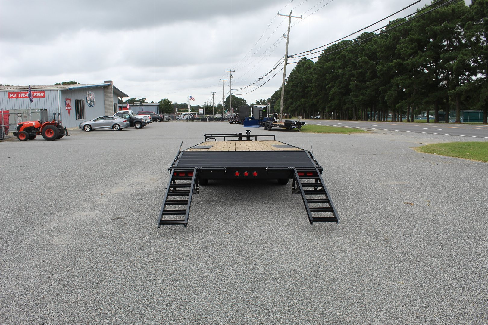 New 2025 PJ TRAILERS 24ft F8 14K w/ Fold Up Ramps Deckover Trailer