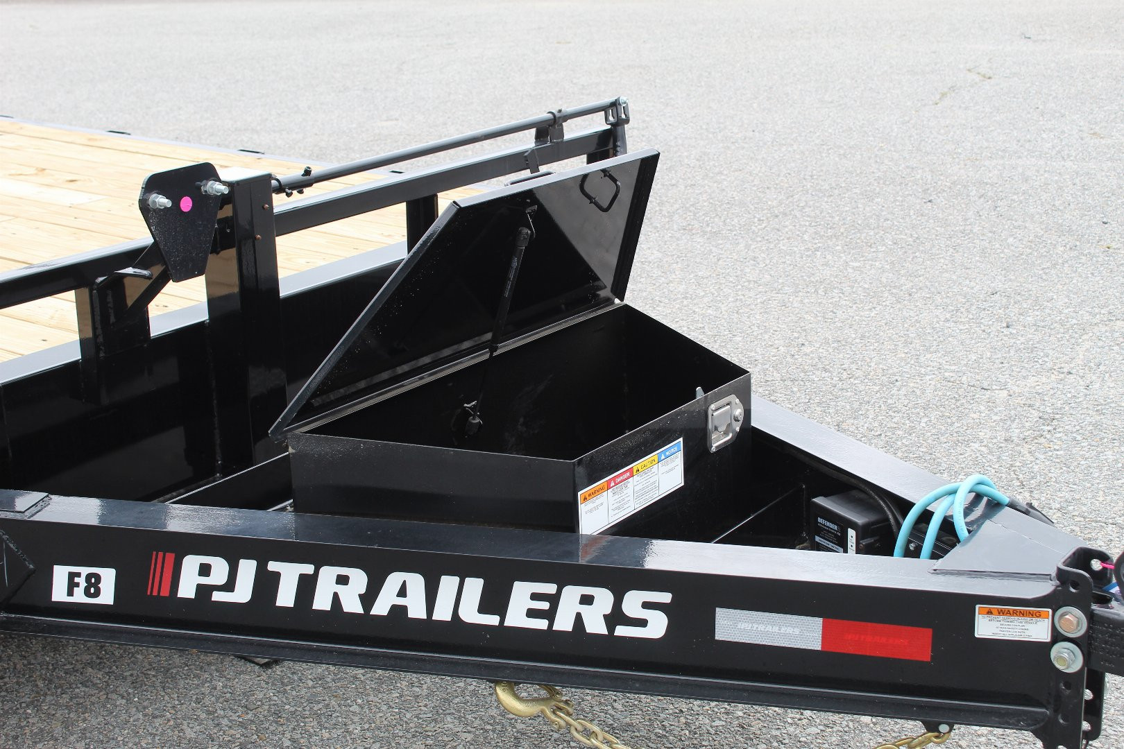 New 2025 PJ TRAILERS 24ft F8 14K w/ Fold Up Ramps Deckover Trailer