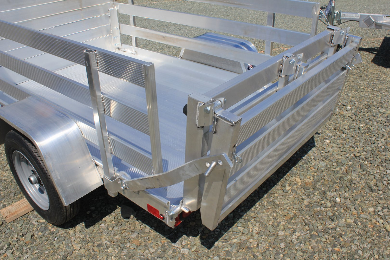 New 2025 Aluma 486S w/ BI-Fold Tailgate