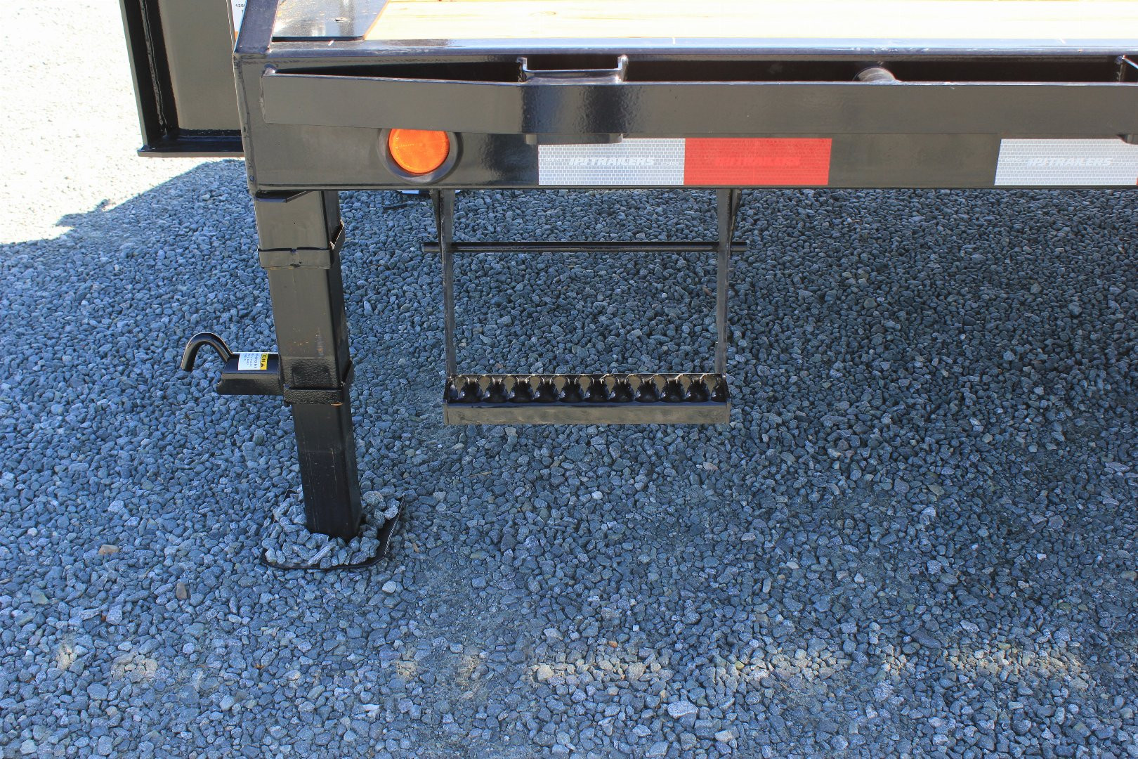 New 2025 PJ TRAILERS LD 40' Gooseneck Flatbed Trailer