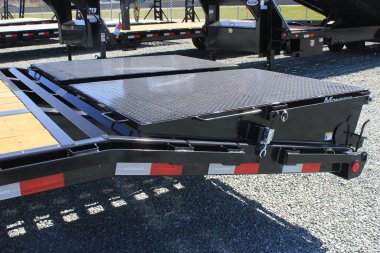 New 2025 PJ TRAILERS LD 40' Gooseneck Flatbed Trailer