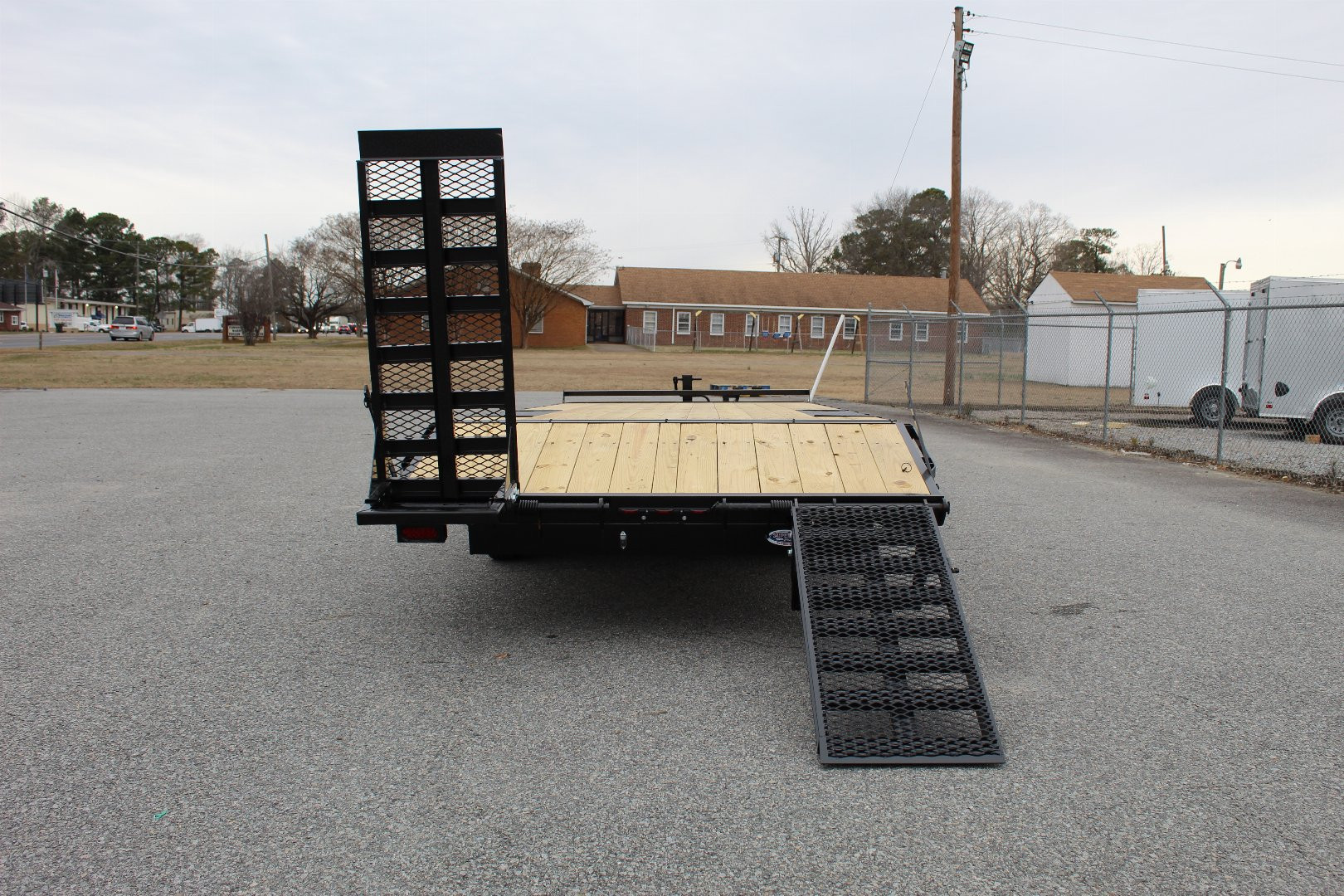 New 2024 DOWN 2 EARTH TRAILERS 24ft 14K Deckover w/ HD Fold Up Ramps ...
