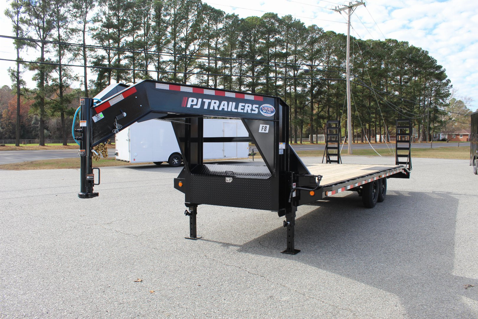 New 2024 PJ TRAILERS 24ft F8 GN w/ Fold Up Ramps