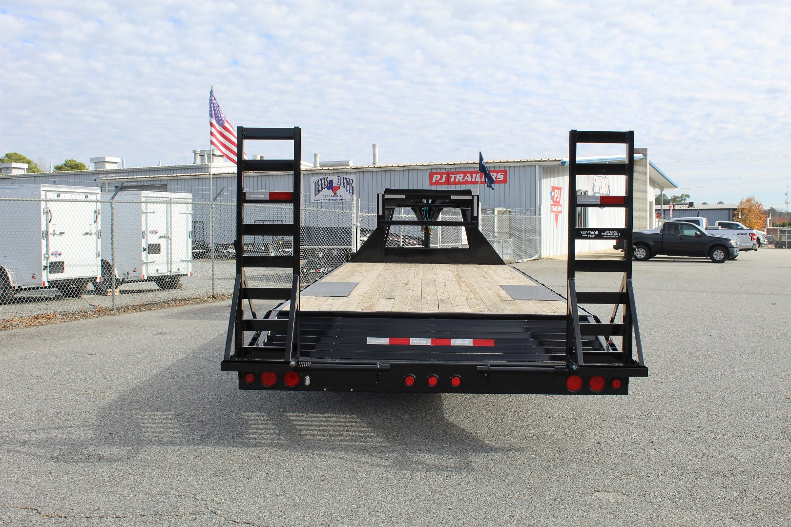 New 2024 PJ TRAILERS 24ft F8 GN w/ Fold Up Ramps