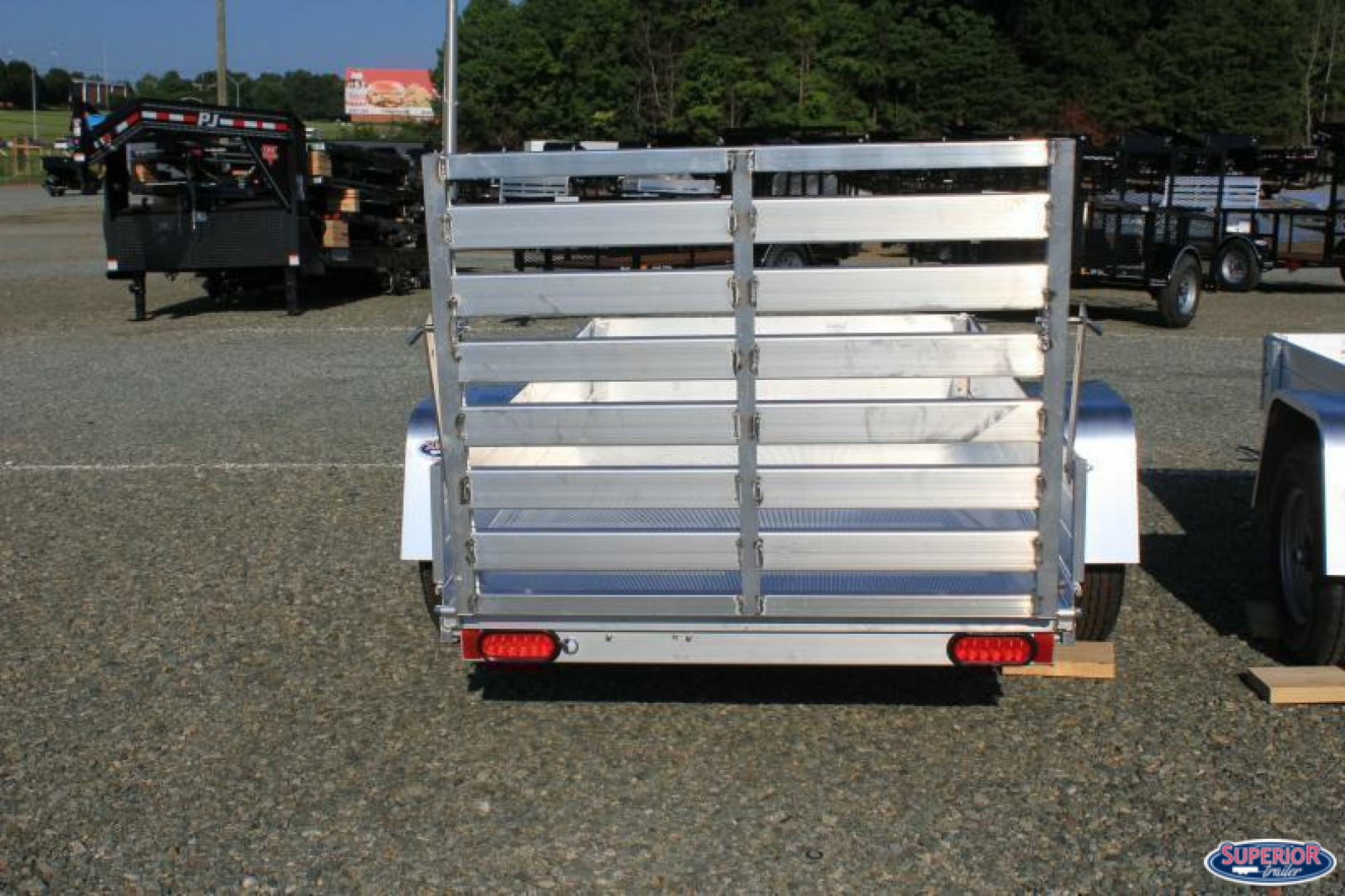 New 2024 Aluma 548  w/ 12" Solid Sides and Tailgate