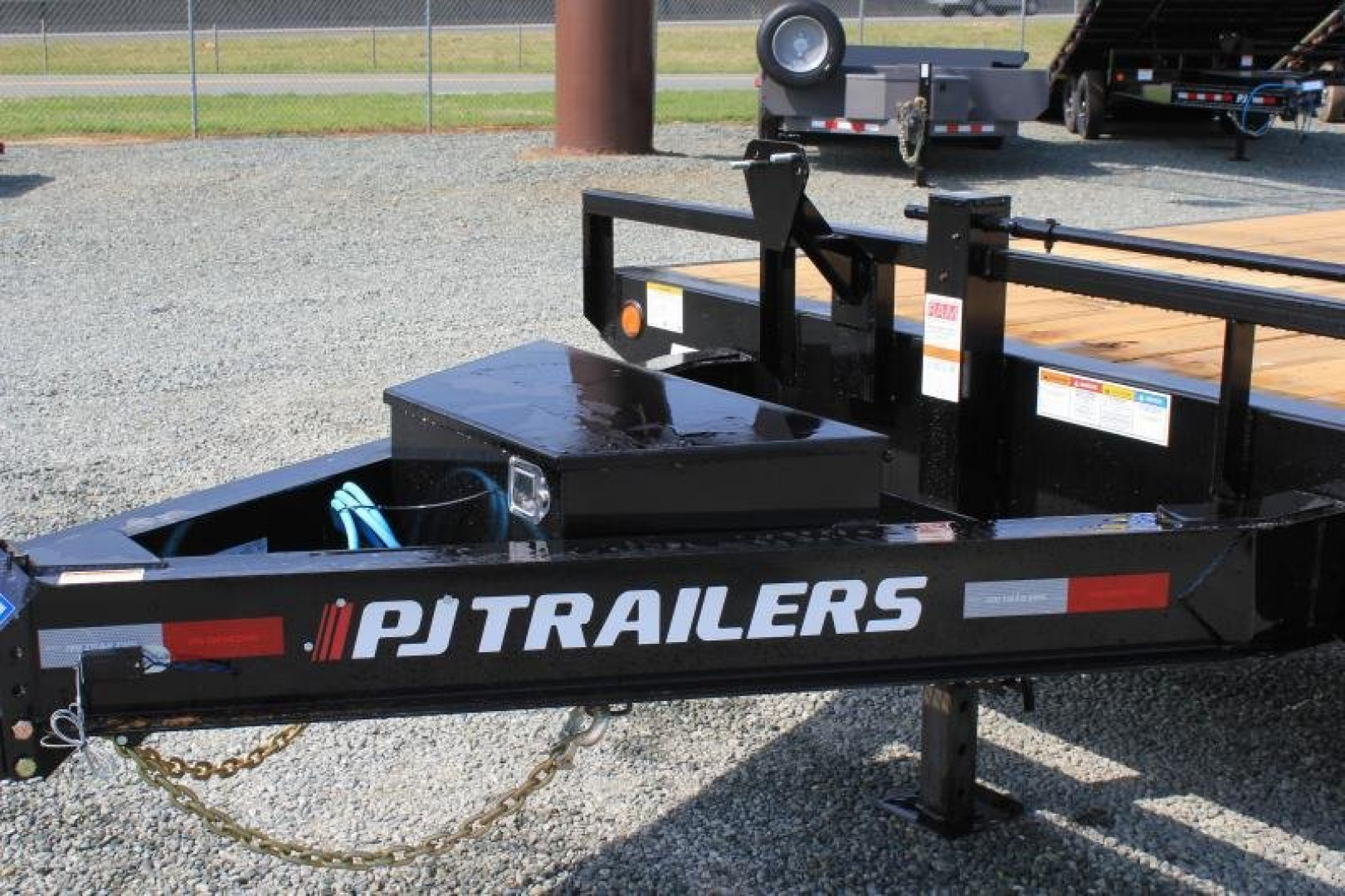 New 2025 PJ TRAILERS 24' F8 14K w/ Slide In Ramps Flatbed Trailer