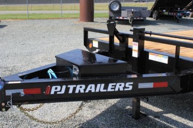 New 2025 PJ TRAILERS 24' F8 14K w/ Slide In Ramps Flatbed Trailer