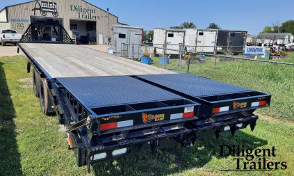 New 2025 DOOLITTLE TRAILER MFG 102" x32' Gooseneck Deckover Equipment Trailer