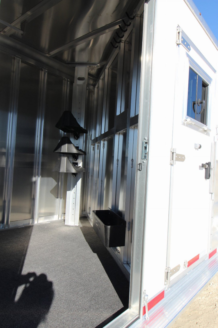 New 2025 Featherlite Trailers 9600-7350 Horse Trailer