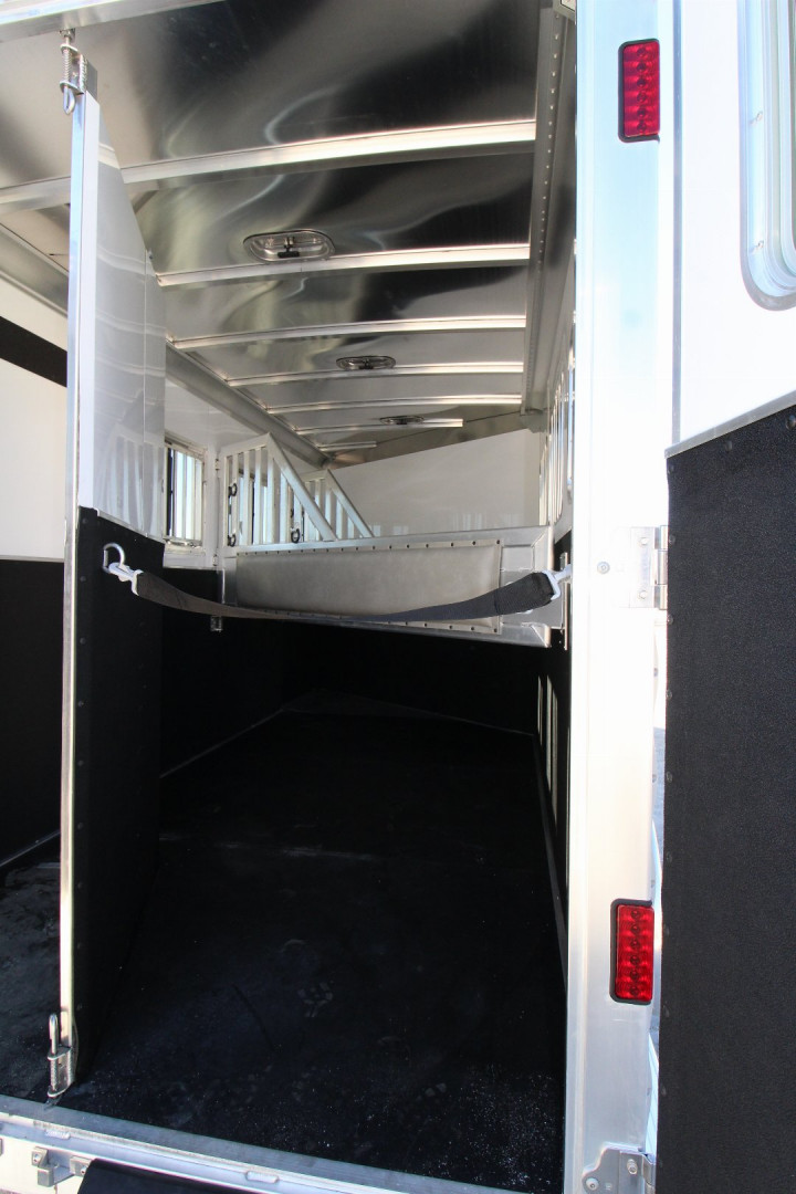 New 2025 Featherlite Trailers 9600-7350 Horse Trailer
