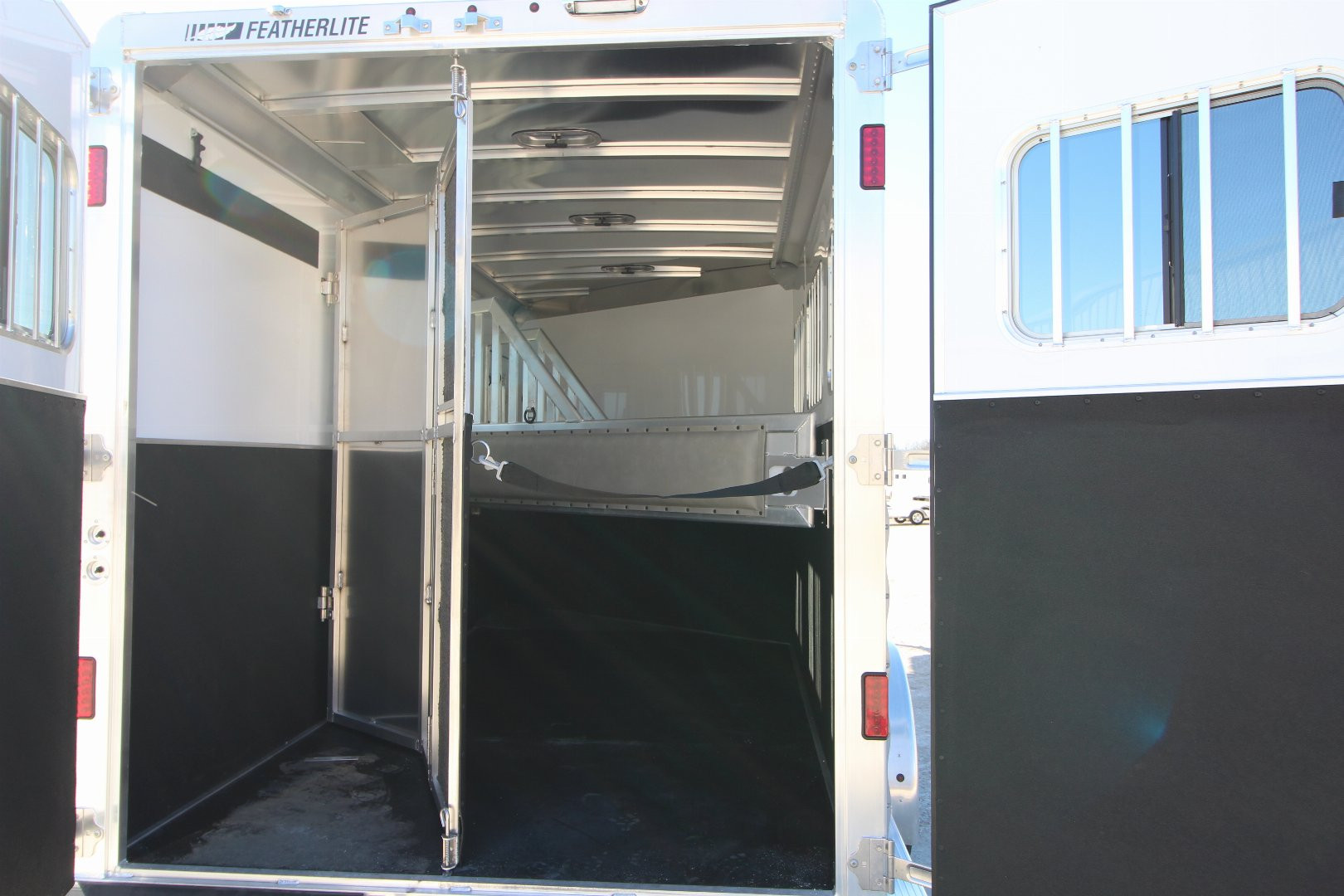 New 2025 Featherlite Trailers 9600-7350 Horse Trailer