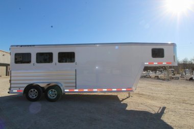 New 2025 Featherlite Trailers 9600-7350 Horse Trailer