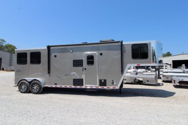 Used 2024 Dixie Star 2 Horse Trailer w/10' LQ