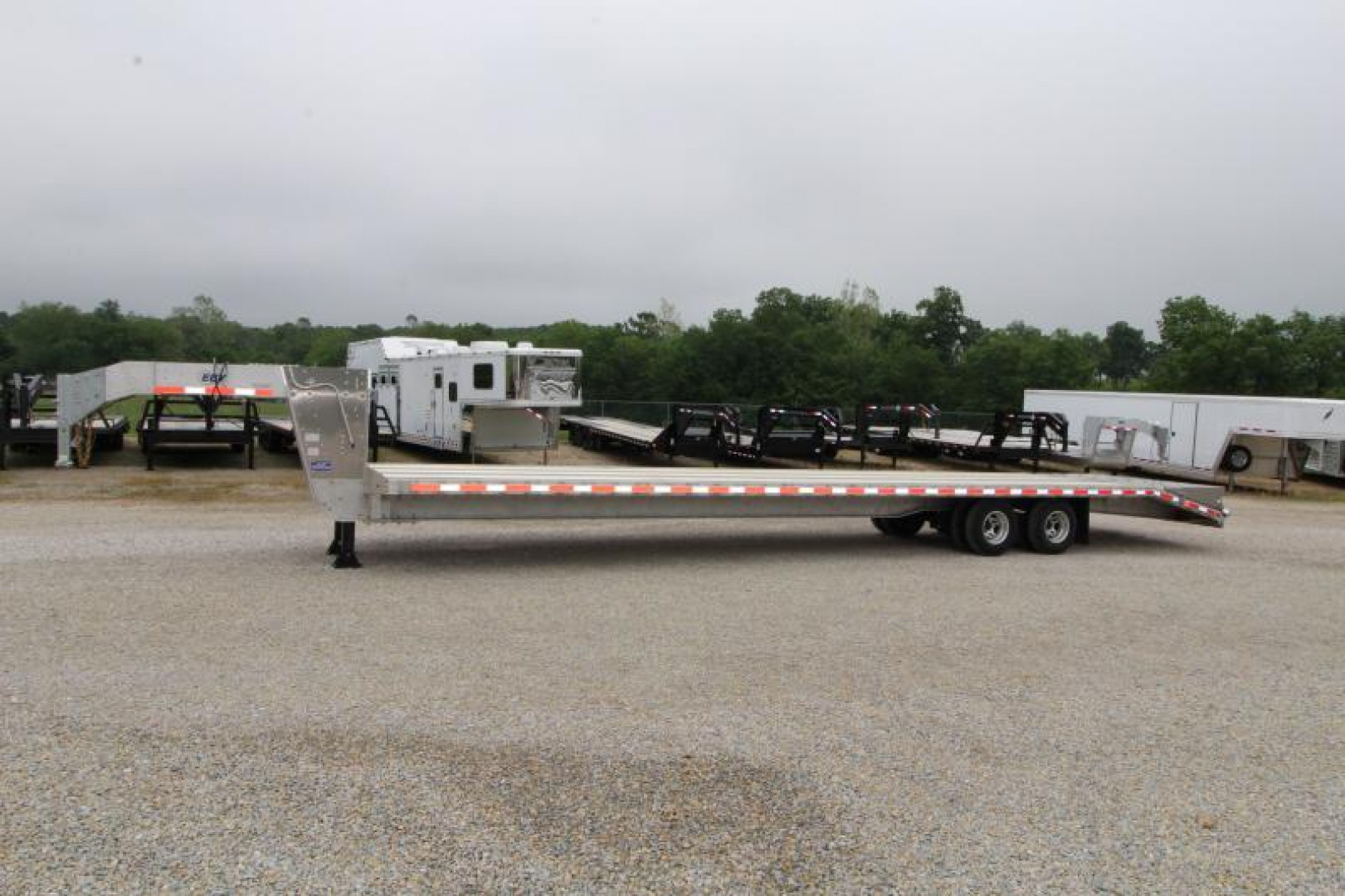 New 2023 EBY GN25K40 Flatbed Trailer