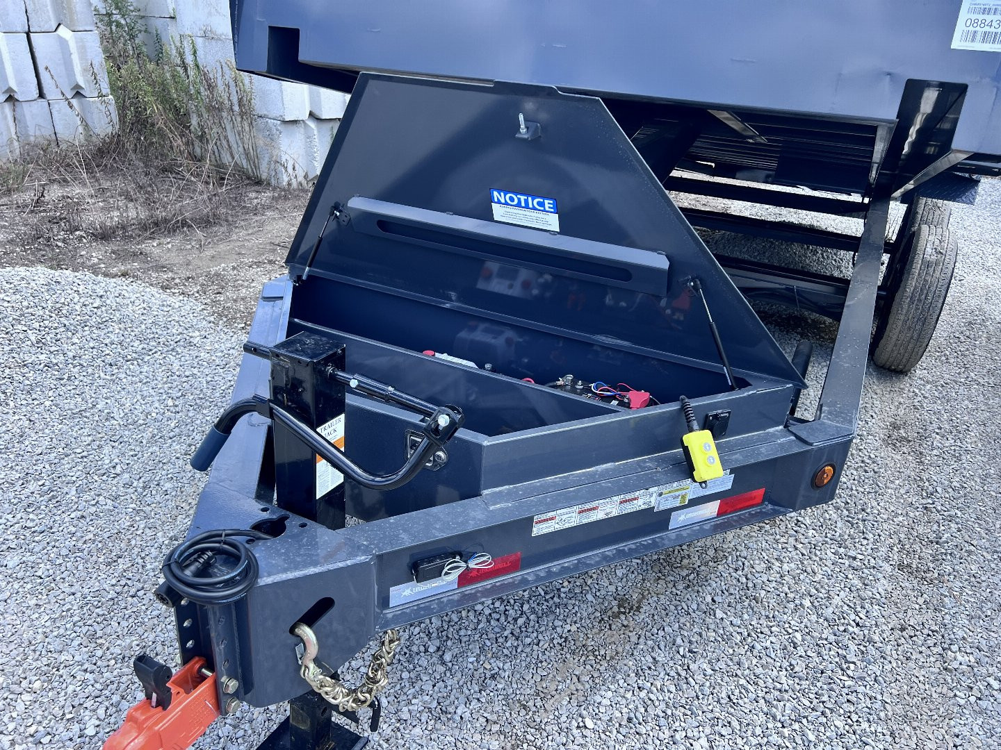 New 2024 IRON BULL 83X16 DUMP TRAILER W/ SCISSOR HOIST