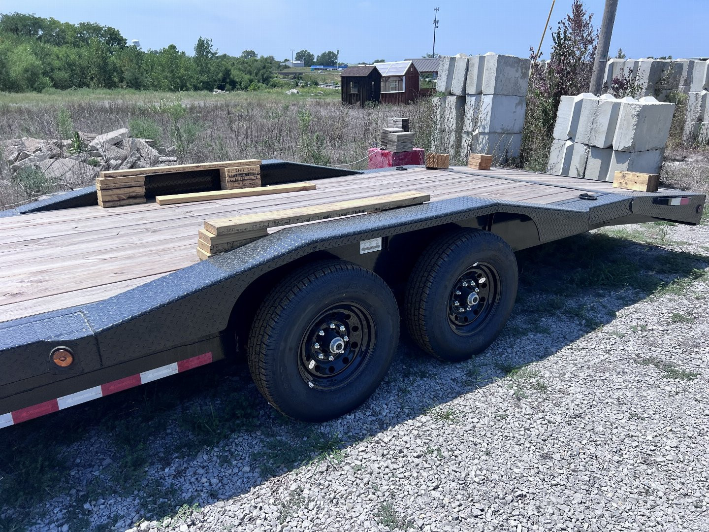 New 2024 IRON BULL 102X32 GOOSENECK EQUIPMENT TRAILER W/ DRIVE OVER FENDERS