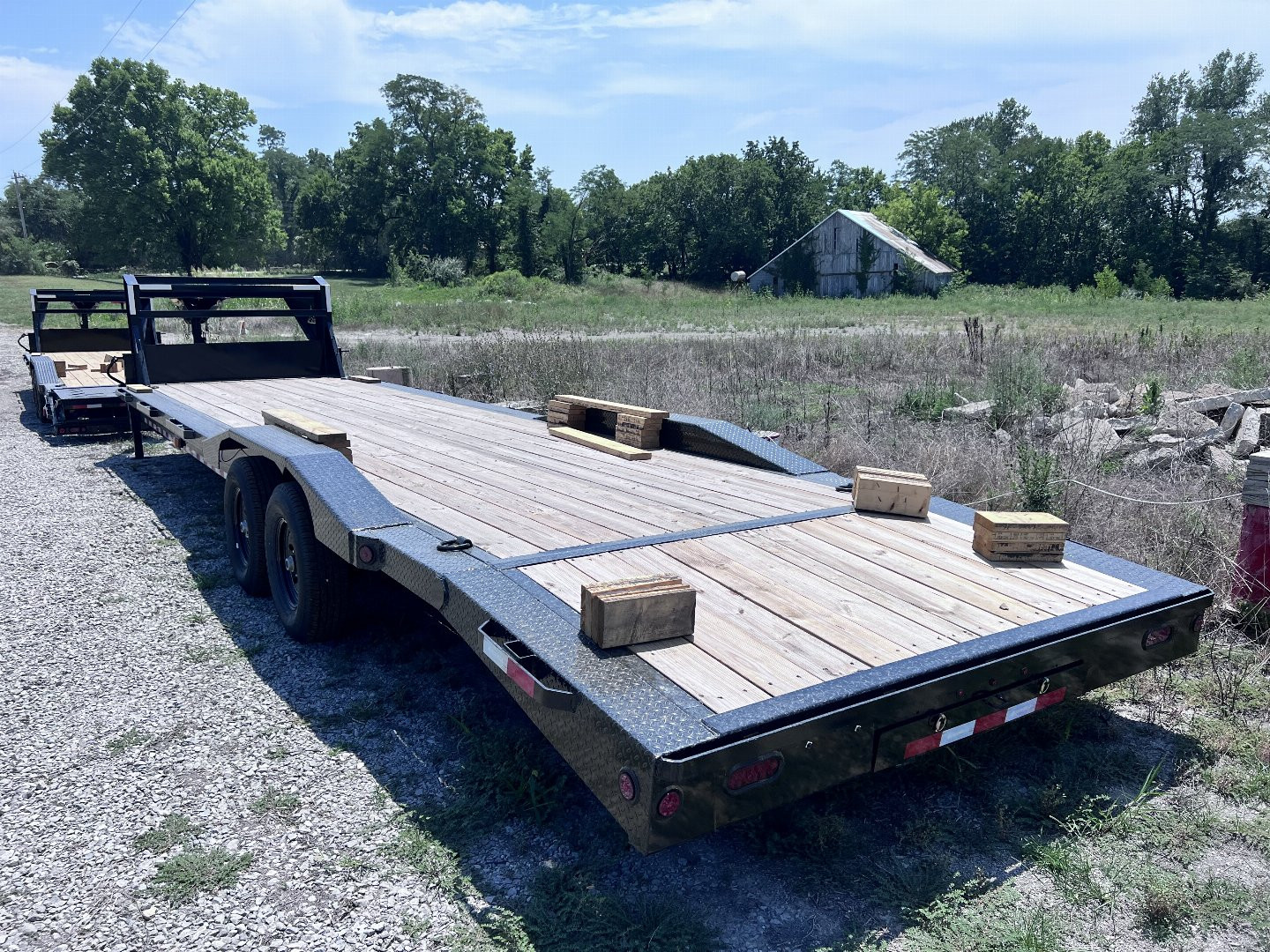 New 2024 IRON BULL 102X32 GOOSENECK EQUIPMENT TRAILER W/ DRIVE OVER FENDERS