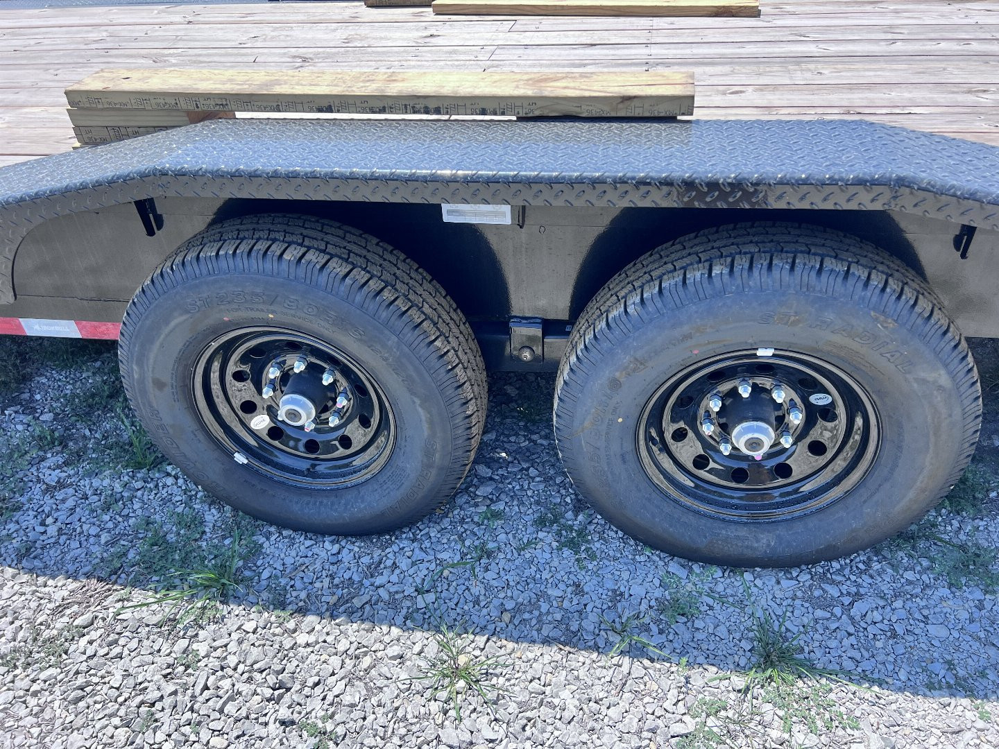 New 2024 IRON BULL 102X32 GOOSENECK EQUIPMENT TRAILER W/ DRIVE OVER FENDERS