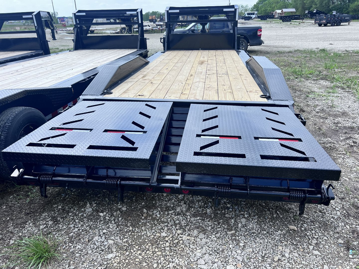 New 2024 IRON BULL 102X22 GOOSENECK EQUIPMENT TRAILER W/ DRIVE OVER FENDERS