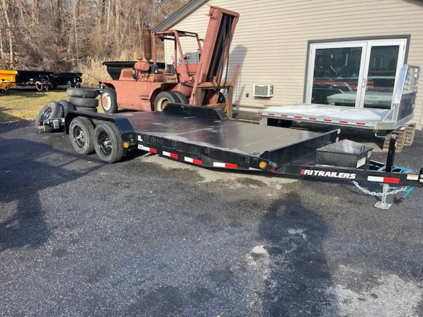 New 2025 PJ Trailers CH 18' Steel Deck Car Hauler - 7K GVW