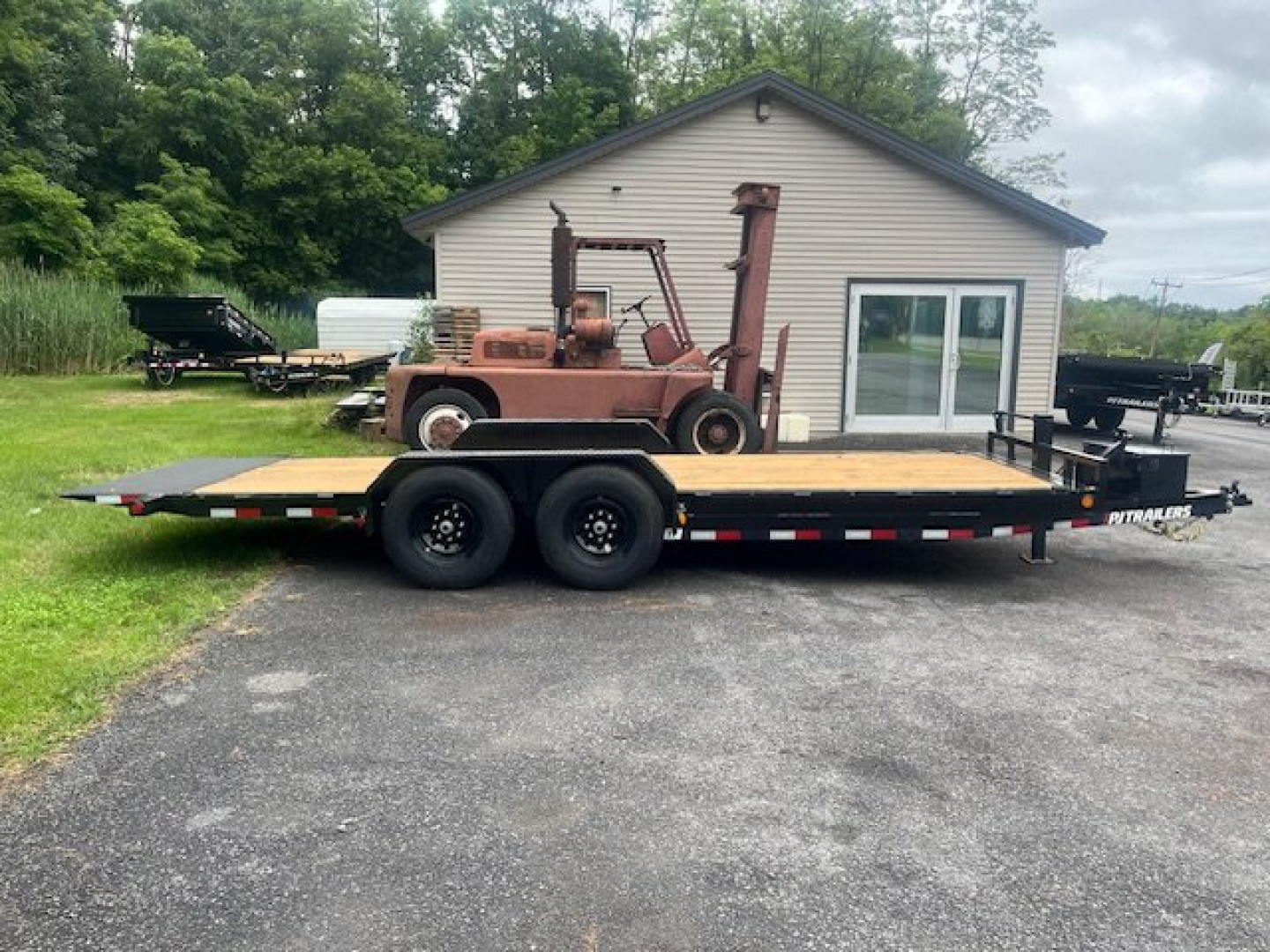 New PJ Trailers 83" x 20' Power Full Tilt