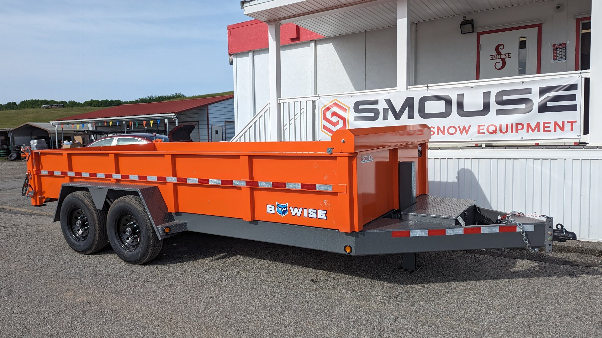 New 2026 BWISE 6'10" x 16 HD Lo Pro Equipment Dump w/ Hydraulic Jack & Matching Tarp Kit!