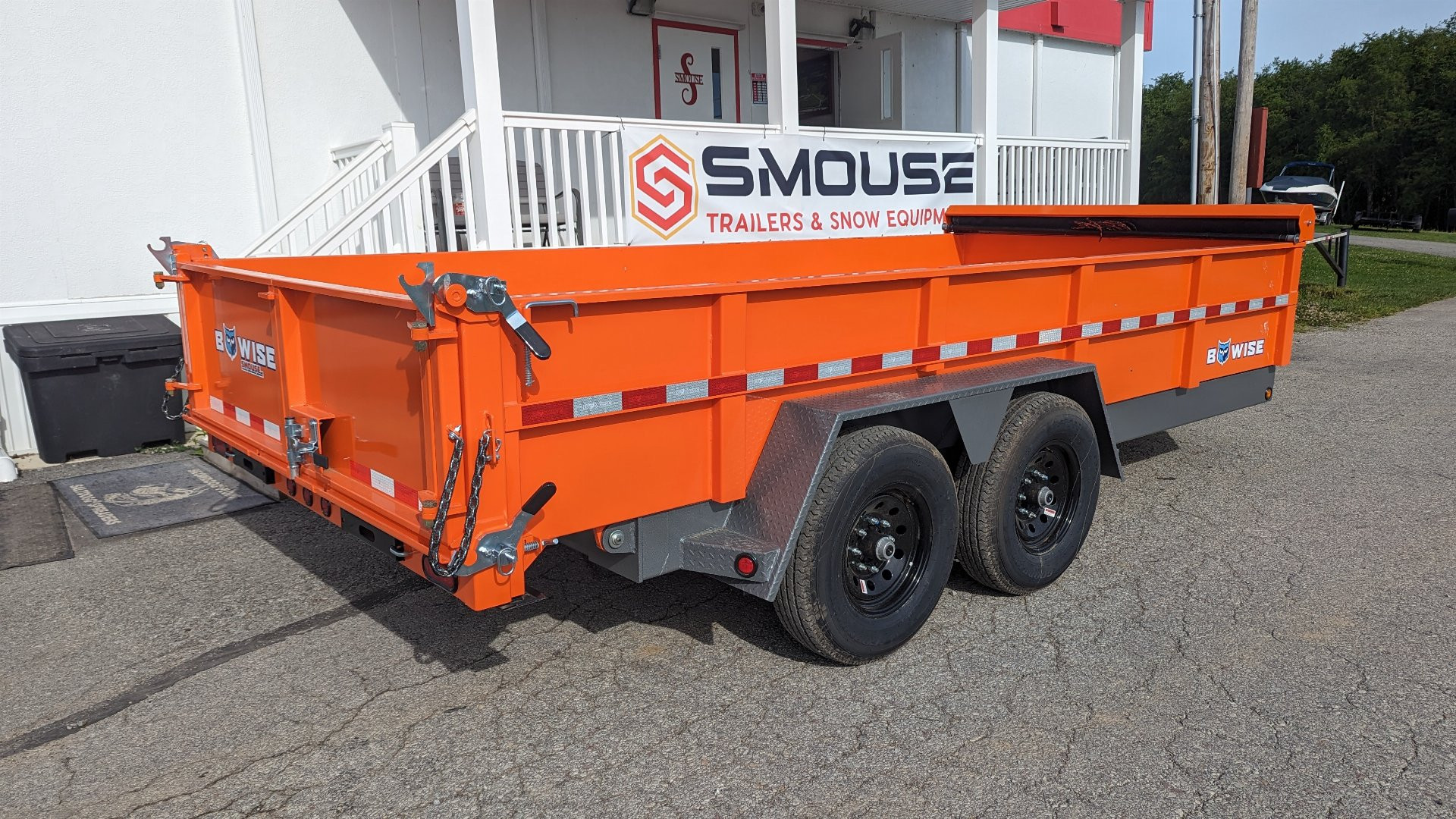 New 2026 BWISE 6'10" x 16 HD Lo Pro Equipment Dump w/ Hydraulic Jack & Matching Tarp Kit!