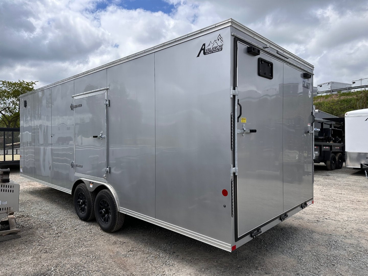 New 2025 Car Mate 8.5 x 24 HD Avalanche V-Nose Car Hauler w/ Ramp (9990# GVW - 84" INSIDE!!!)