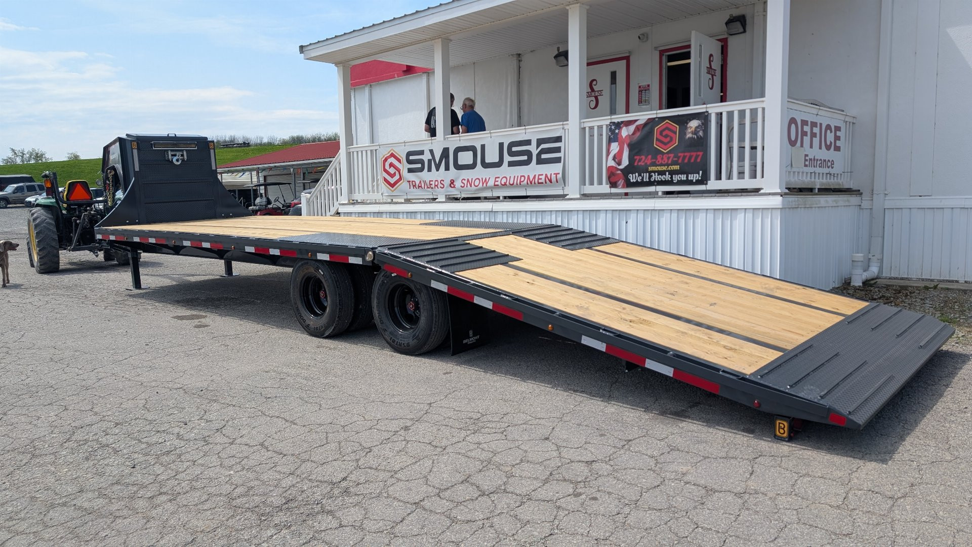 New 2025 Belmont 32' Gooseneck Deckover w/ 12' Hydraulic Dove Tail & WINCH