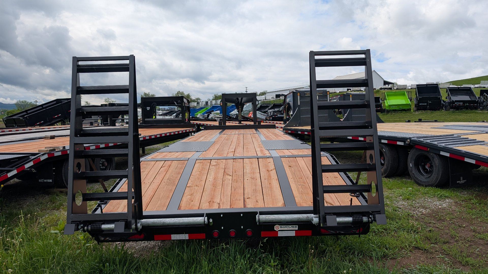 New 2025 BWise 25+5 HD Deckover Gooseneck w/ Dual Hydraulic 12K Jacks!