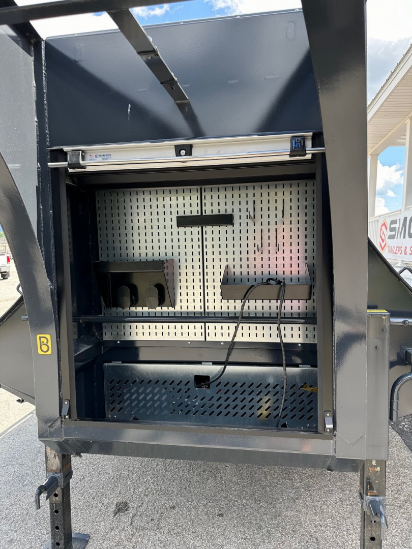 New 2025 Belmont 32' Gooseneck Deckover w/ 12' Hydraulic Dove Tail