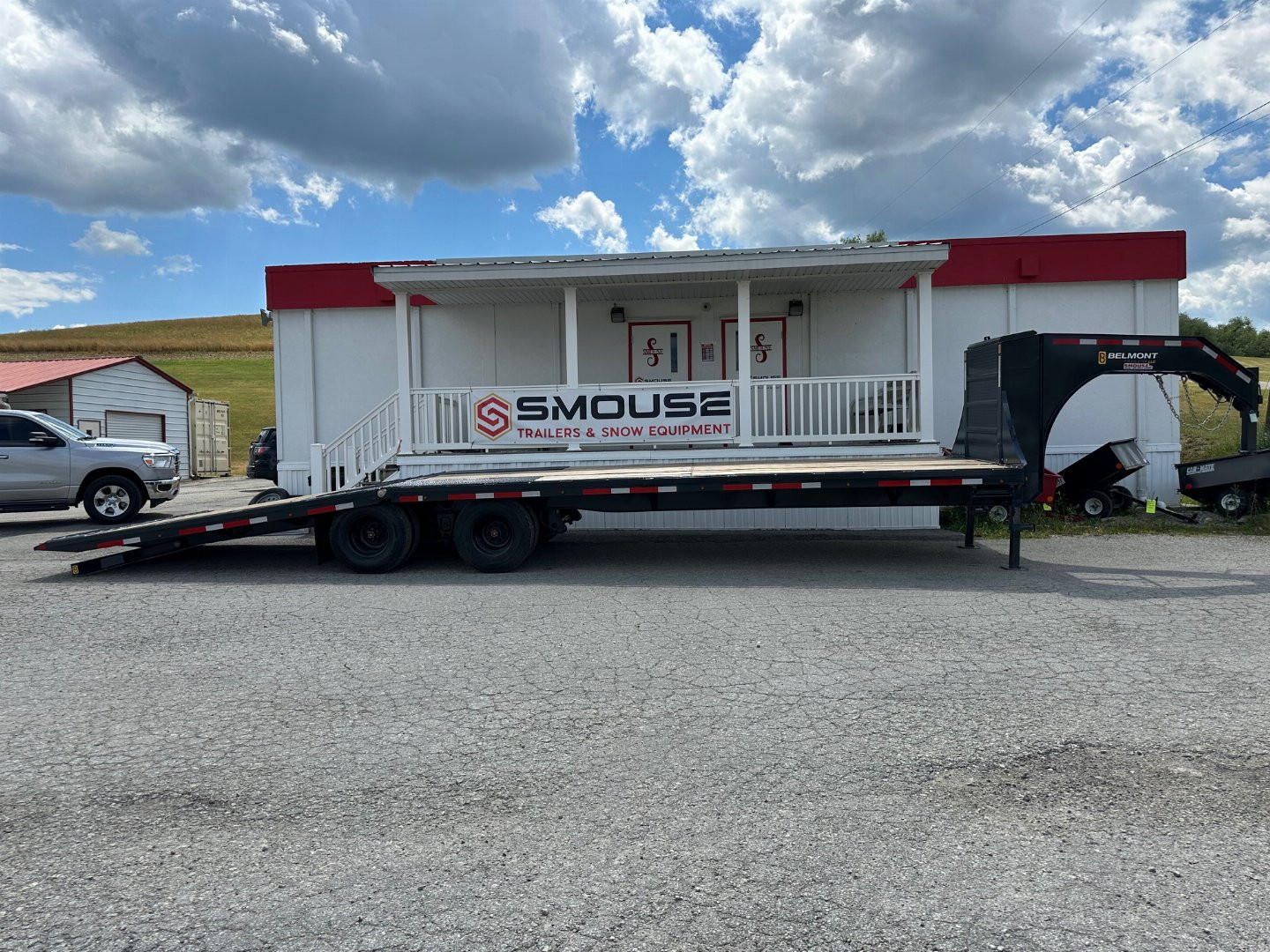 New 2025 Belmont 32' Gooseneck Deckover w/ 12' Hydraulic Dove Tail