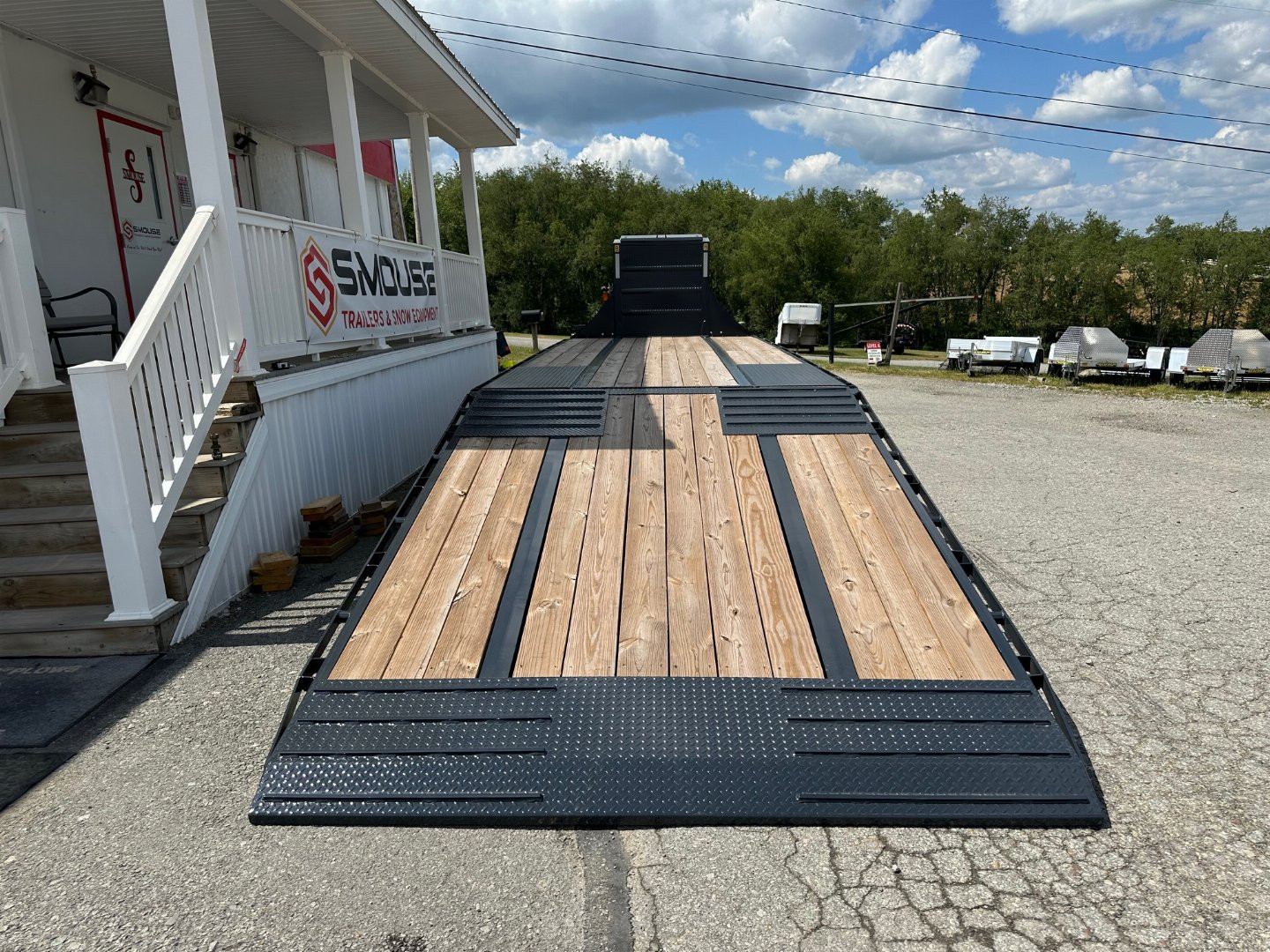New 2025 Belmont 32' Gooseneck Deckover w/ 12' Hydraulic Dove Tail