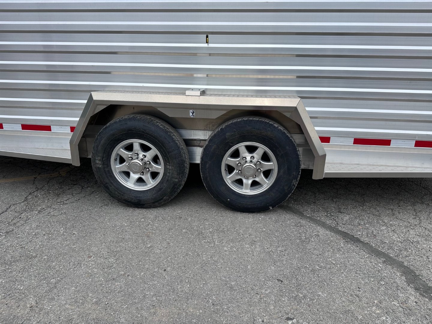 New NEW 2025 EBY MAVERICK 24' Gooseneck Aluminum Stock Trailer w/ Rolling Gate