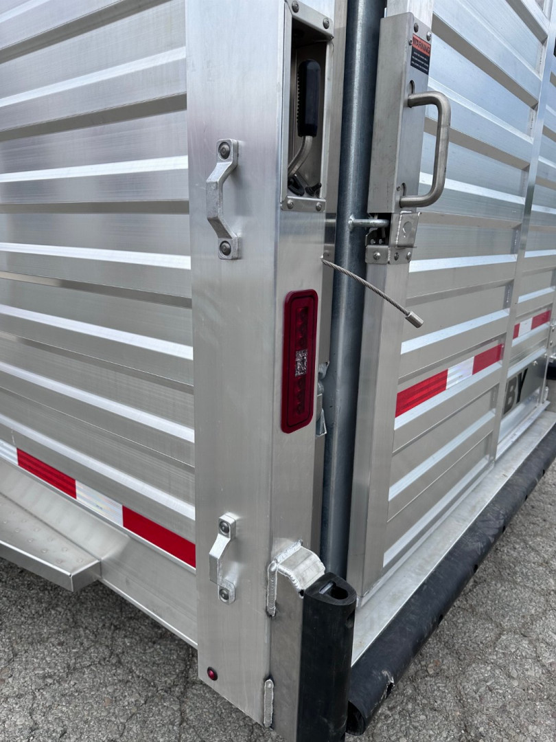 New NEW 2025 EBY MAVERICK 24' Gooseneck Aluminum Stock Trailer w/ Rolling Gate